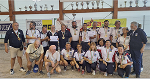 Bacheca con coppe e medaglie del circolo